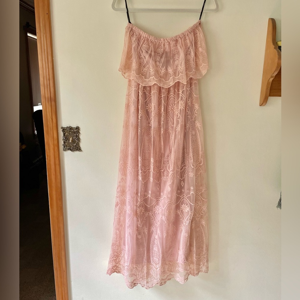 Forever 21 • pink lace strapless dress